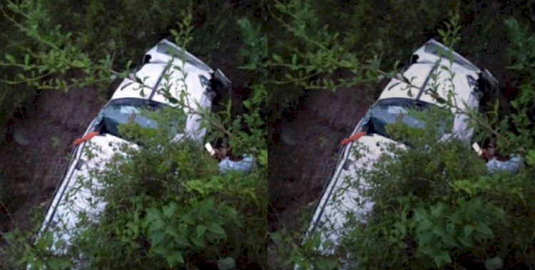 चमोली:देवाल -मुन्दोली मोटरमार्ग पर वाहन दुर्घटनाग्रस्त