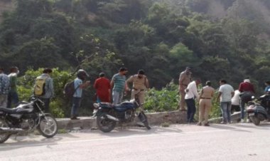 ऋषिकेश-गंगोत्री नेशनल हाईवे पर कार नदी में गिरी,  एक की मौत