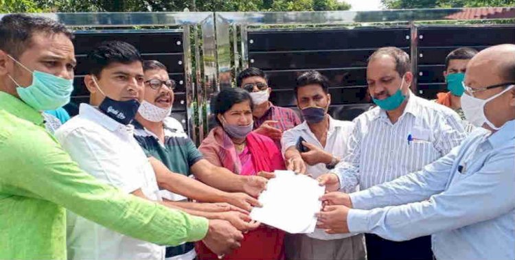 बेरोजगारों ने की सिडकुल में 70 फीसदी रोजगार स्थानीय लोगों को देने की मांग