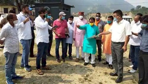  डा. धन सिंह रावत ने किया गंगानाली में बनने वाले स्टेडियम स्थल का निरीक्षण  