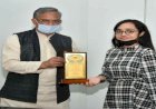 मुख्यमंत्री ने किया मेधावी छात्रा संपदा सिन्हा को सम्मानित
