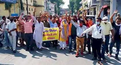 हाथरस घटना के विरोध में सडक़ों पर उतरा वाल्मीकि समाज  