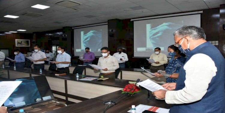कोविड-19 के संक्रमण की रोकथाम एवं बचाव हेतु सीएम ने दिलाई विधायकों और अधिकारियों को शपथ