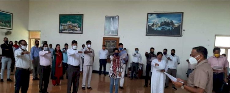 कोविड 19 के खिलाफ पर्यटन और सूचना विभाग ने ली जन जागरूकता अभियान की शपथ