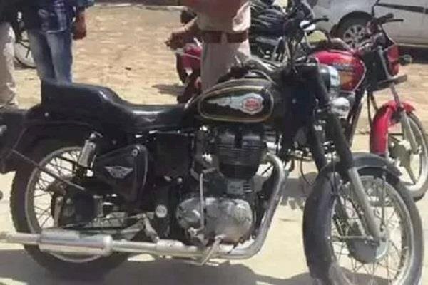 बहुत बढ़िया: पुलिस ने की 6 पटाखा फोड़ने वाली बुलेट सीज