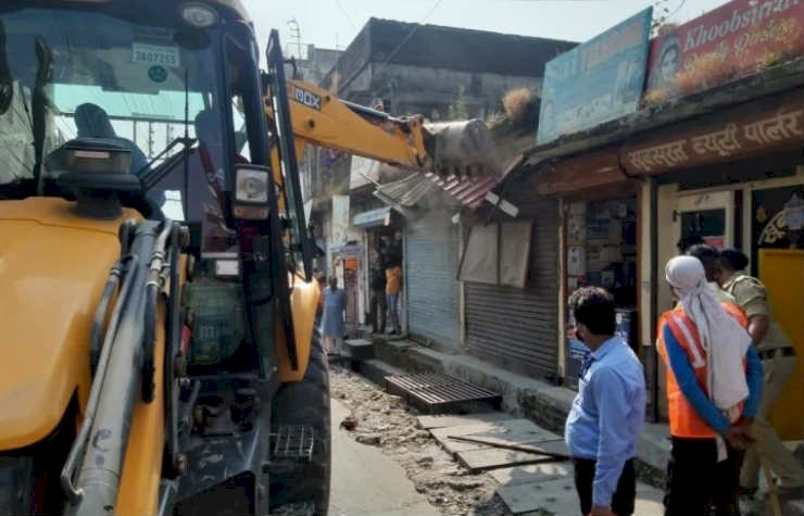 देहरादून:डीएवी व डीबीएस के नजदीक का अतिक्रमण हटाया 