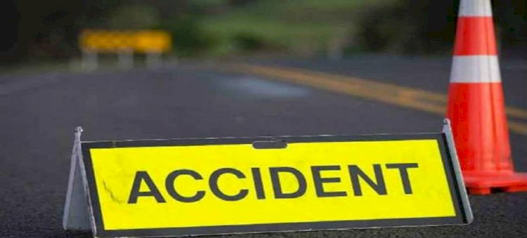 चंपावत:कार खाई में गिरी,एक की मौके पर मौत, महिला गंभीर रूप से घायल 