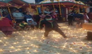 बलिराज पूजन कर भक्तों ने जलाये एक हजार दीये  