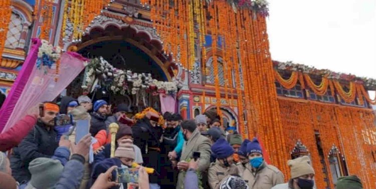 शीतकाल के लिए बंद हुए बदरीनाथ धाम के कपाट, चार धाम यात्रा का हुआ समापन