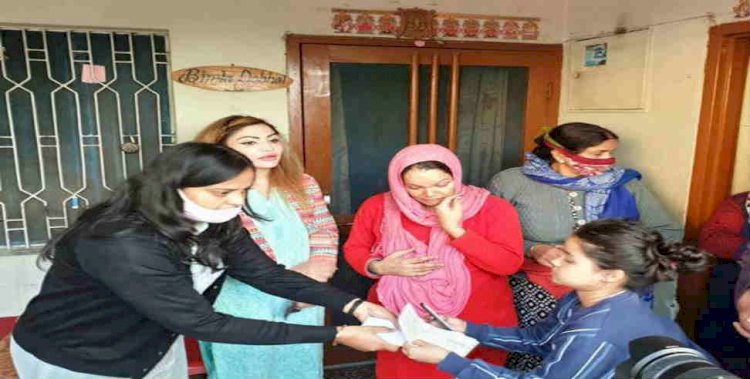 शहीद राकेश डोभाल के परिवार को ग्राफिक एरा ने दी 10 लाख की आर्थिक मदद