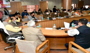 कुम्भ के कार्य हर हाल में समय पर पूर्ण हों, सीएम ने दिए अधिकारियों को आदेश