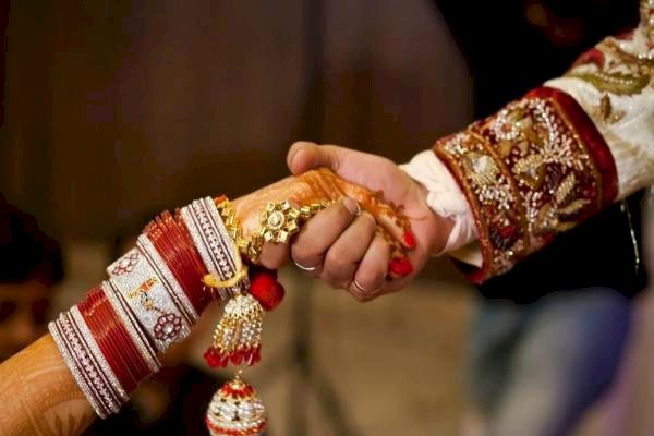 उत्तराखंड: दूल्हा और दुल्हन समेत कई परिजन कोरोना पॉजिटिव, बारात में आए दो रिश्तेदारों की मौत