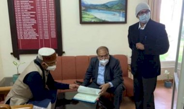 गढ़वाल कमिश्नर के कार्यालय पर सीएम त्रिवेन्द्र ने मारा छापा