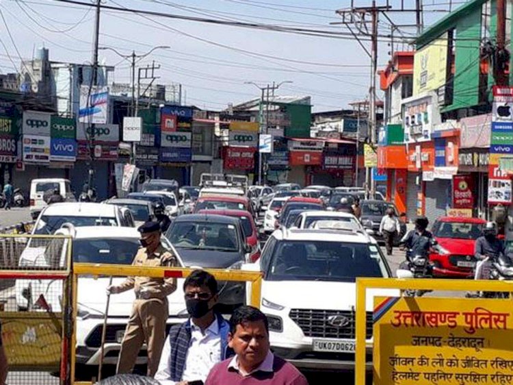 देहरादून: ट्रेफिक ड्यूटी से गायब मिले ट्रैफिक पुलिस के दो दरोगा समेत सात सस्पेंड
