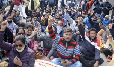 बीपीएड-एमपीएड प्रशिक्षितों ने किया सचिवालय कूच, मांंगी स्थाई नियुक्ति