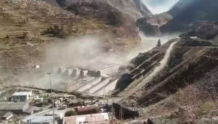 चमोली: ग्लेशियर हादसे में 150 से अधिक लोगों के बहने की खबर, सीएम आपदा स्थल की ओर रवाना