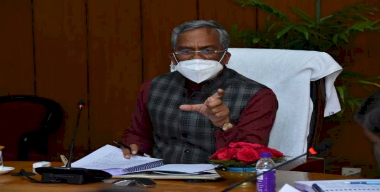 हस्तशिल्प की बेहतर मार्केटिंग के लिये पेशेवर डिजायनरों की ली जाय सेवायें: सीएम