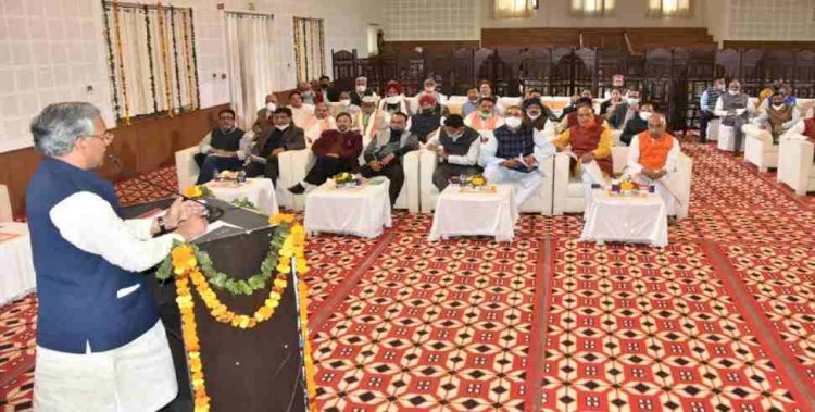 समस्याओं के समाधान और योजनाओं के क्रियान्वयन में सहयोगी बनें दायित्वधारी: सीएम