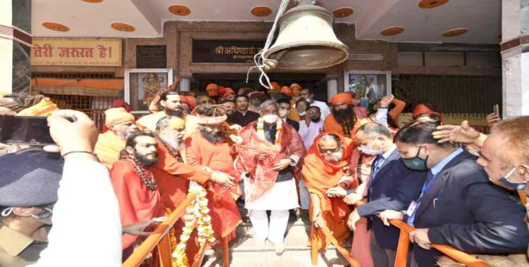 पंचायती अखाड़ा श्री निरंजनी की पेशवाई में शामिल हुए सीएम त्रिवेन्द्र