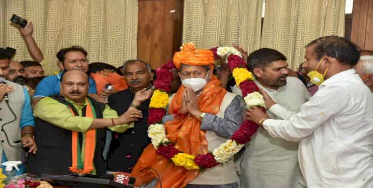 दिल्ली पहुंचे मुख्यमंत्री तीरथ सिंह रावत का भव्य स्वागत
