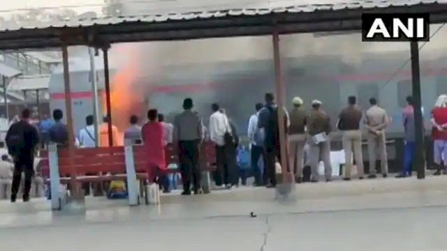 गाजियाबाद: शताब्दी ट्रेन की बोगी में फिर लगी आग