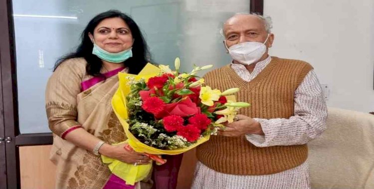 सीएम तीरथ की पत्नी ने की महाराष्ट्र के राज्यपाल कोश्यारी से मुलाकात, होली की शुभकामनाएं दीं