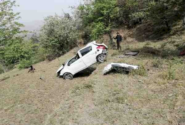 उत्तराखंड: मसूरी के पास कार खाई में गिरी, दो की मौत