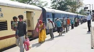 कोरोना के बढ़ते मामलों की वजह से बंद हो जाएंगी ट्रेनें? क्या कहा रेलवे बोर्ड ने ?