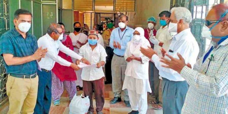 उत्तराखंड: बढ़ते कोरोना के बीच थोड़ी राहत, 24 घंटों में 4215 लोग स्वस्थ होकर घर लौटे