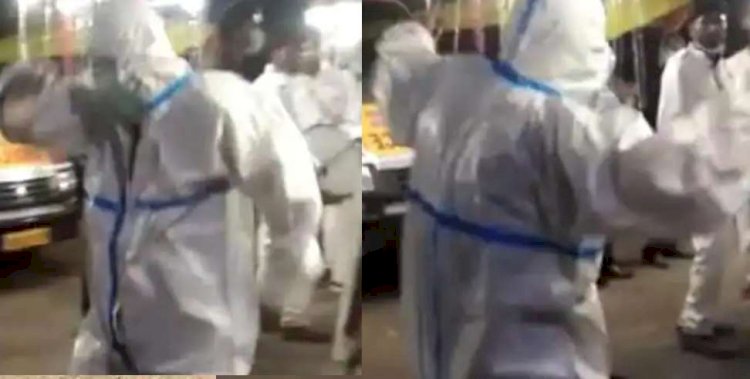 हल्द्वानी: बारात में पीपीई किट पहने एंबुलेंस ड्राइवर का डांस हुआ वायरल, बाराती आए सकते में