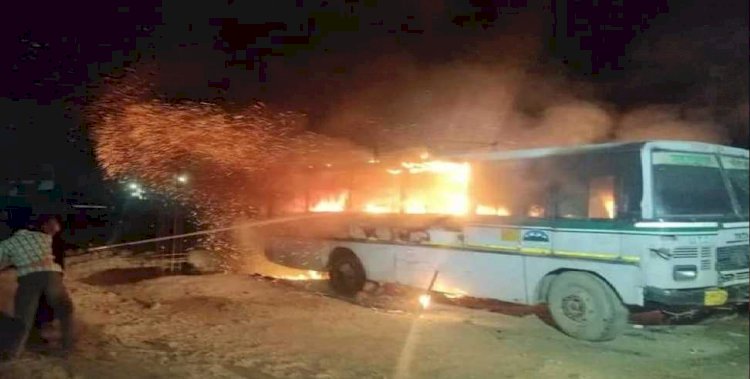 उत्तराखंड रोडवेज की तीन बसों में किसने लगाई आग?