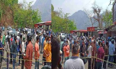उत्तराखंड :वैक्सीन लगाने के लिए नहीं शराब लेने के लिए उमड़ी है ये भीड़