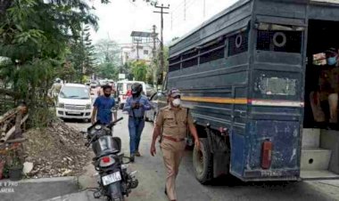 कर्फ्यू में बिना वाजिब वजह बाहर निकलने वालों की खिदमत में लगी है ये वैन