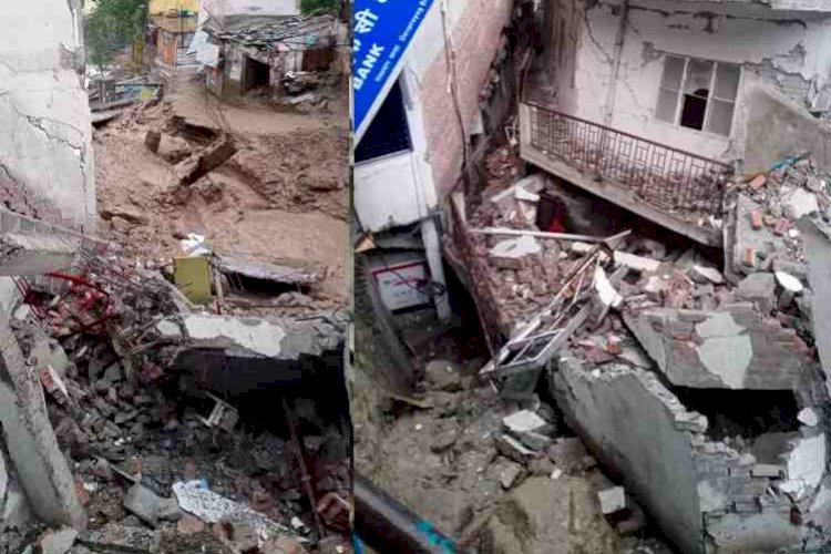 मलबा आने से देवप्रयाग मुख्य बाजार में भी दस दुकानों को नुकसान हुआ है।