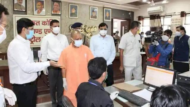 सीएम योगी पहुंचे मुरादाबाद, इंटीग्रेटेड कोविड कमांड सेंटर का किया निरीक्षण