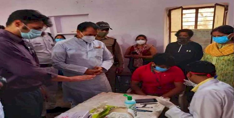 वैक्सीनेशन सेंटर पहुंचे विधानसभा अध्यक्ष तो भड़क उठे लोग, जमकर की नारेबाजी, जानें क्यों?