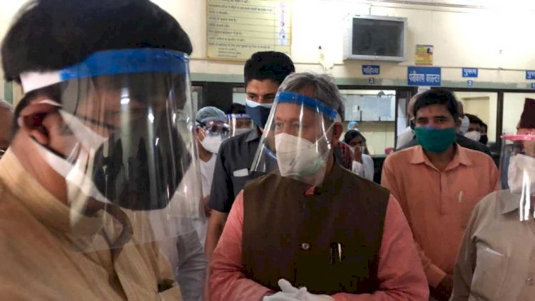 हल्द्वानी पहुंचकर सीएम तीरथ ने कोरोना व्यवस्थाओं का लिया जायजा
