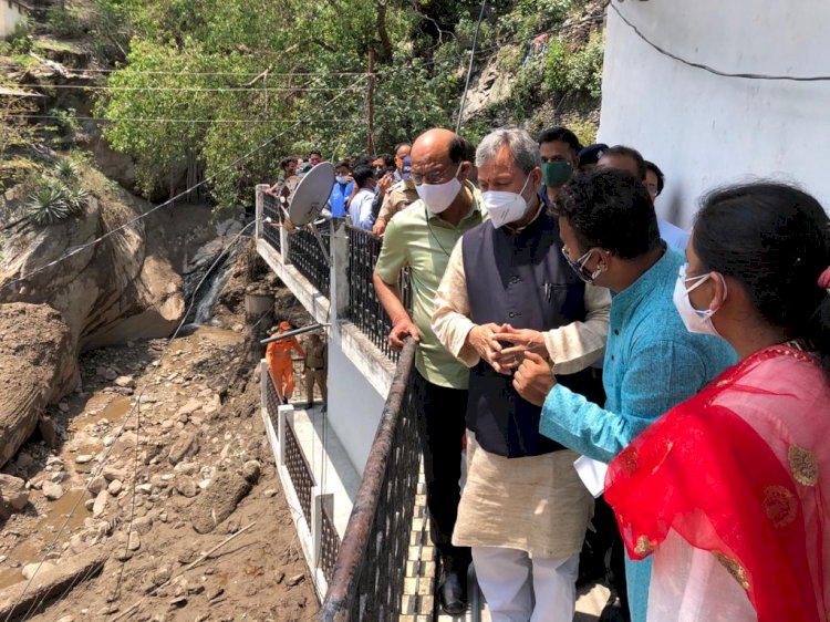 देवप्रयाग: आपदा प्रभावितों का हाल जानने पहुंचे सीएम तीरथ