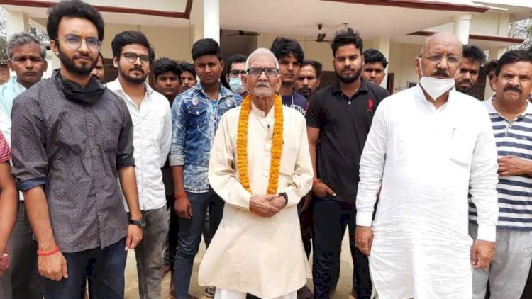 उत्तराखंड के खनन कारोबारी के पिता यूपी में बने प्रधान तो बेटे ने गांव के विकास को दिए एक करोड़