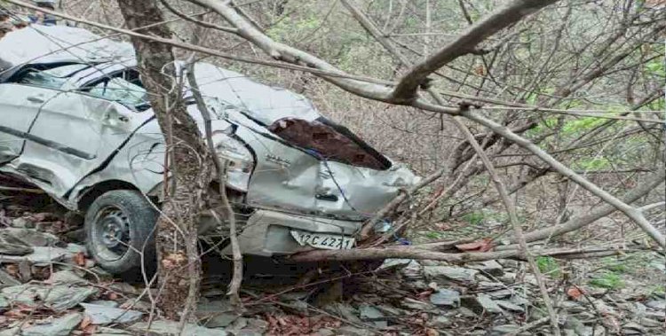 गढ़वाल: कार खाई में गिरी, हादसे में शिक्षक दंपती की मौत