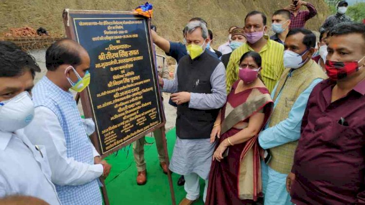 दो दिनी पिथौरागढ़ दौरे पर सीएम तीरथ, कोरोना की रोकथाम के  प्रयासों का लिया जायजा