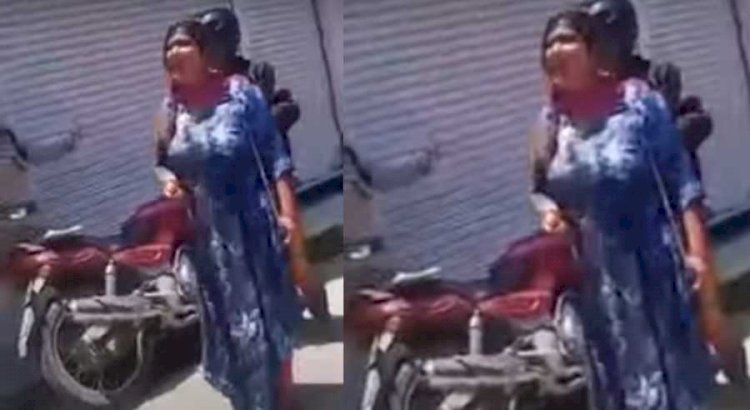 गजब! पुलिस ने मास्क पहनने को कहा तो महिला पर आ गया देवता! वीडियो वायरल