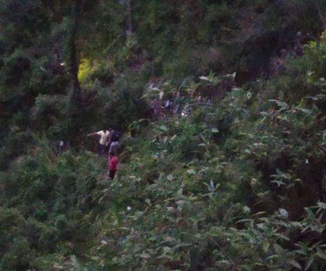 ब्रेकिंग:मसूरी के पास कार खाई में गिरी एक की मौत, तीन घायल