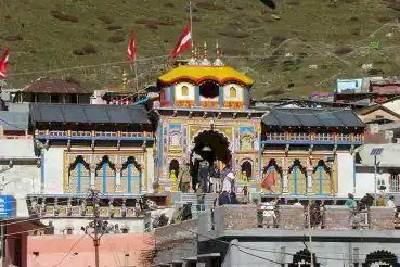 श्री बदरीनाथ धाम में पढ़ी गई नमाज ? जानिए सच क्या है?