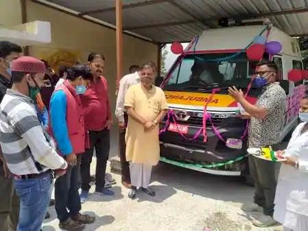 बदरीनाथ विधायक महेन्द्र भट्ट ने दी सीएचसी पोखरी को एंबुलेंस  