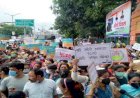 उत्तराखंड: ग्रेड पे की मांग को लेकर पुलिस कर्मियों के परिजनों का बड़ा प्रदर्शन, पूर्व सीएम हरीश रावत ने दिया समर्थन