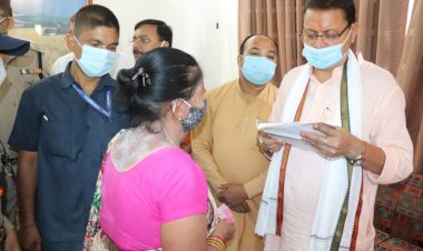 सीएम धामी ने खटीमा में सुनी जन समस्याएं, अफसरों को दिए समाधान के आदेश