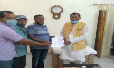 सड़क निर्माण की मांग को लेकर मंत्री से मिले ग्रामीण