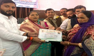 थराली: प्रधानमंत्री आवास योजना के लाभार्थियों को प्रमाण पत्रों का वितरण