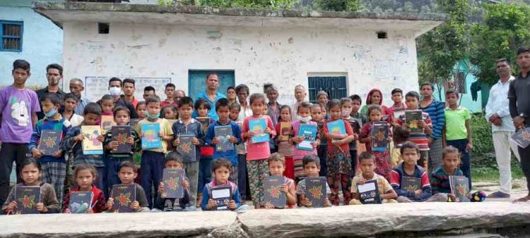 गढ़वाल टैक ग्रुप मुक्तिबोध ने शुरू किया प्राथमिक स्कूलों में स्टडी किट देने का अभियान